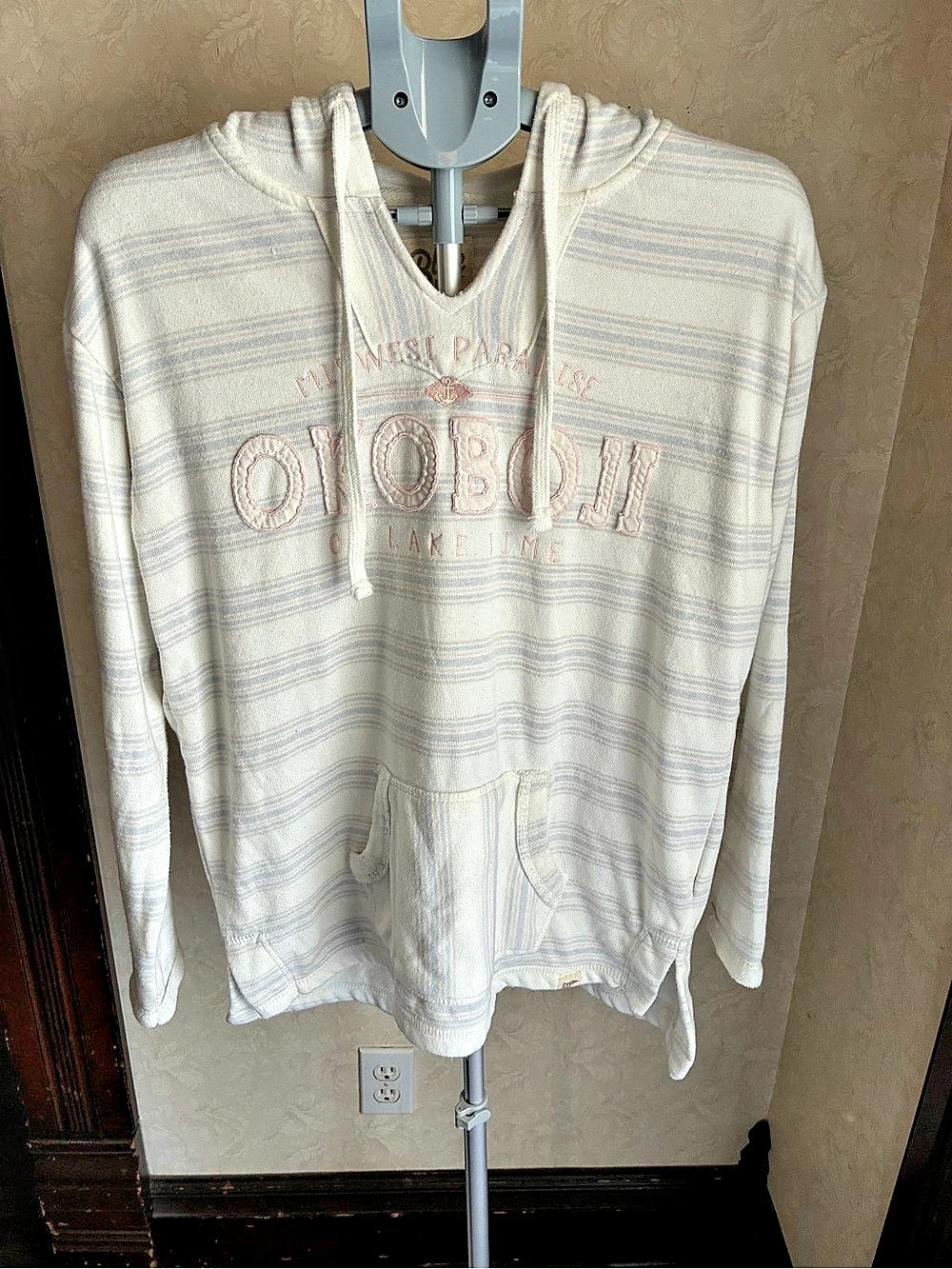 Size Large Blue 84 Striped Pullover Hoodie in White with pink and blue